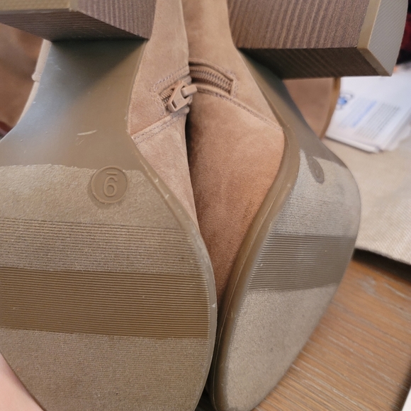 SUEDE  TAN TALL Heeled SLOUCH Shelby BOOTS - Picture 2 of 3